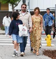 Jennifer Lopez And Ben Affleck Out Shopping - LA