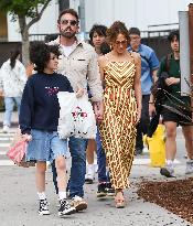 Jennifer Lopez And Ben Affleck Out Shopping - LA
