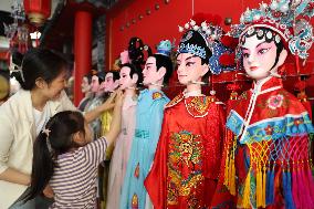 Traditional Puppet Art Popular In China