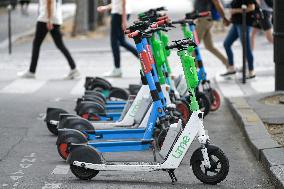 Illustrations E-scooters in Paris