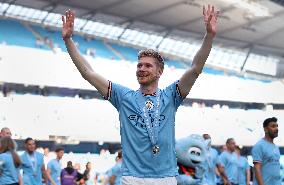 (SP)BRITAIN-MANCHESTER-FOOTBALL-PREMIER LEAGUE-MANCHESTER CITY CELEBRATION