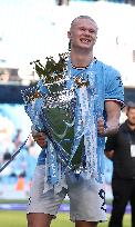 (SP)BRITAIN-MANCHESTER-FOOTBALL-PREMIER LEAGUE-MANCHESTER CITY CELEBRATION