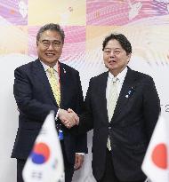 Japan-S. Korea talks