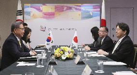 Japan-S. Korea talks