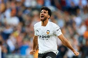 Valencia CF v Real Madrid CF - LaLiga Santander