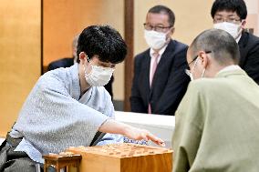 Fujii wins Game 4 of shogi Meijin series