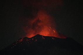 MEXICO-PUEBLA-VOLCANO-POPOCATEPETL-ERUPTION