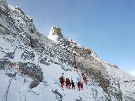 CHINA-MOUNT QOMOLANGMA-SCIENTIFIC EXPEDITION-SUMMIT (CN)