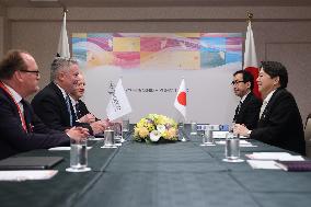 Japan foreign minister meets OECD secretary general