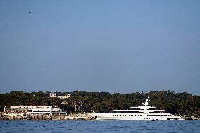 James Packer $200M Superyacht - Antibes