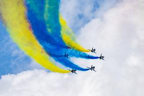 MALAYSIA-LANGKAWI-LIMA 2023-CHINA-AIR FORCE AEROBATICS TEAM-PERFORMANCE