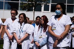 A Minute's Silence By Hospital Staff At Saint Joseph Hospital - Paris