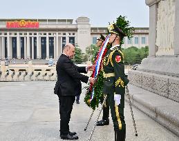 CHINA-BEIJING-RUSSIAN PM-MONUMENT-TRIBUTE (CN)