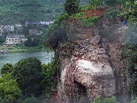 Workers Reinforced A Rock In Yichang