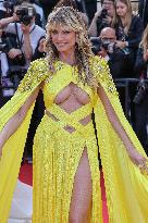 Cannes - Heidi Klum Suffers A Wardrobe Malfunction