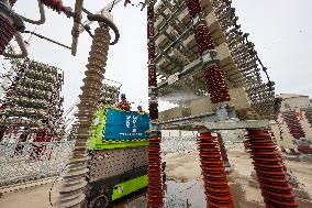 The World's First AC-DC Joint Station Maintenance