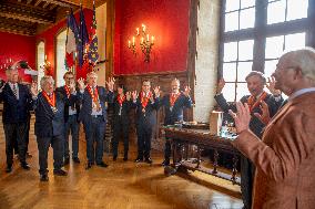 King of Sweden made Grand Officer of the Confrérie des Chevaliers du Tastevin - France