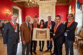 King of Sweden made Grand Officer of the Confrérie des Chevaliers du Tastevin - France