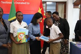 TANZANIA-DAR ES SALAAM-CHINESE TEXTBOOKS-DONATION