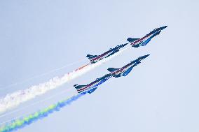 MALAYSIA-LANGKAWI-LIMA 2023-CHINA-AIR FORCE AEROBATICS TEAM-PERFORMANCE