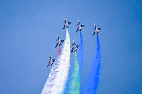 MALAYSIA-LANGKAWI-LIMA 2023-CHINA-AIR FORCE AEROBATICS TEAM-PERFORMANCE