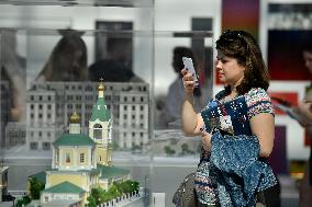 RUSSIA-MOSCOW-ARCHITECTURE-EXHIBITION