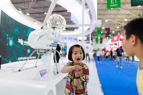 CHINA-GUIZHOU-BIG DATA INDUSTRY EXPO-YOUNGSTERS (CN)