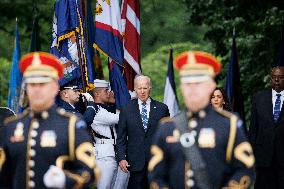 Wreath Laying At The Tomb Of The Unknown Soldier - Arlington