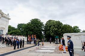 Wreath Laying At The Tomb Of The Unknown Soldier - Arlington