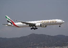 Emirates Boeing 777 Arrives In Barcelona With The New Livery