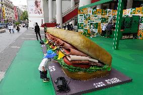 5-meter-long Burger