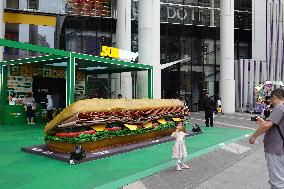 5-meter-long Burger