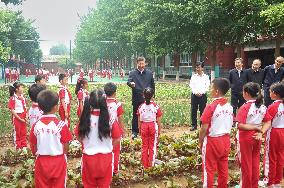 CHINA-BEIJING-XI JINPING-INT'L CHILDREN'S DAY-SCHOOL-VISIT (CN)
