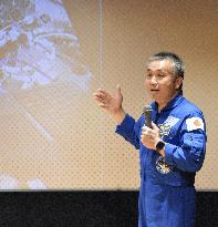 Astronaut Wakata with children