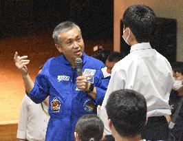 Astronaut Wakata with children