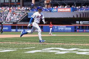 Philadelphia Phillies v New York Mets