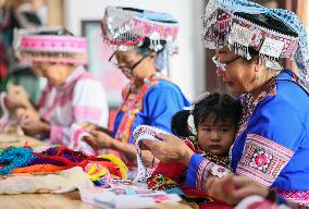CHINA-YUNNAN-MIAO EMBROIDERY-INDUSTRY (CN)