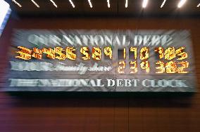 U.S.-NEW YORK-DEBT CLOCK-DEBT CEILING-RAISE-SENATE-APPROVAL