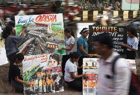 Posters To Pay Tribute To The Train Passengers In Mumbai