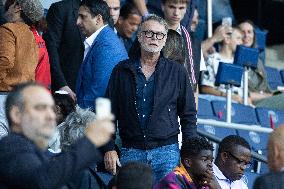 Celebrities watch the PSG-Clermont football match - Paris
