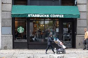 Starbucks Coffeehouse Store In New York