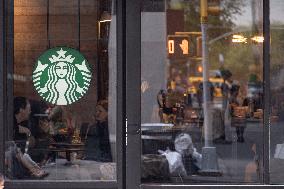 Starbucks Coffeehouse Store In New York