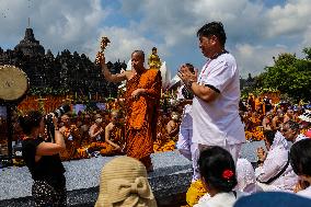 Indonesian Buddhists Celebrate The Birth Of Buddha At Borobudur Temple