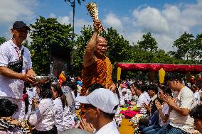 Indonesian Buddhists Celebrate The Birth Of Buddha At Borobudur Temple