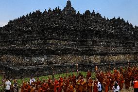 Indonesian Buddhists Celebrate The Birth Of Buddha At Borobudur Temple
