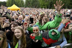 Käärijä perfoming at the Louhela Jam