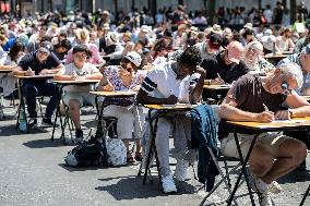 The World's Largest Dictation On The Champs Elysees - Paris