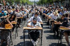 The World's Largest Dictation On The Champs Elysees - Paris