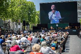 The World's Largest Dictation On The Champs Elysees - Paris