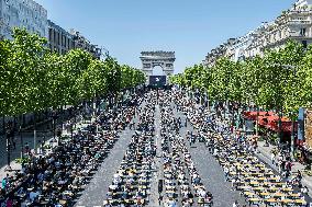 The World's Largest Dictation On The Champs Elysees - Paris